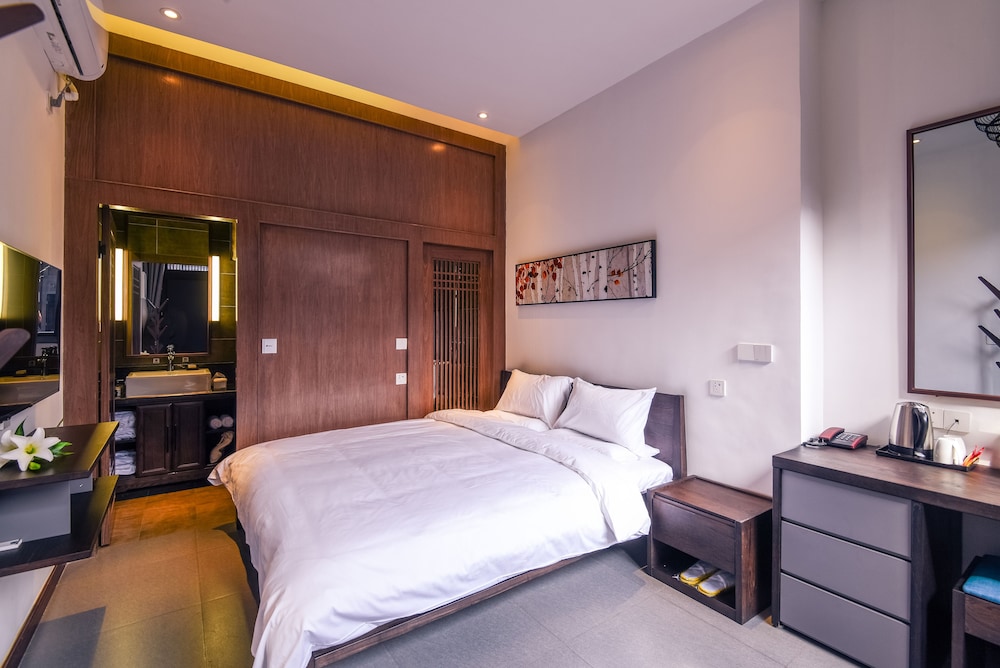 Standard King Room photo 1