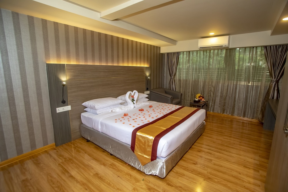 Premier Deluxe Room - Photo 18