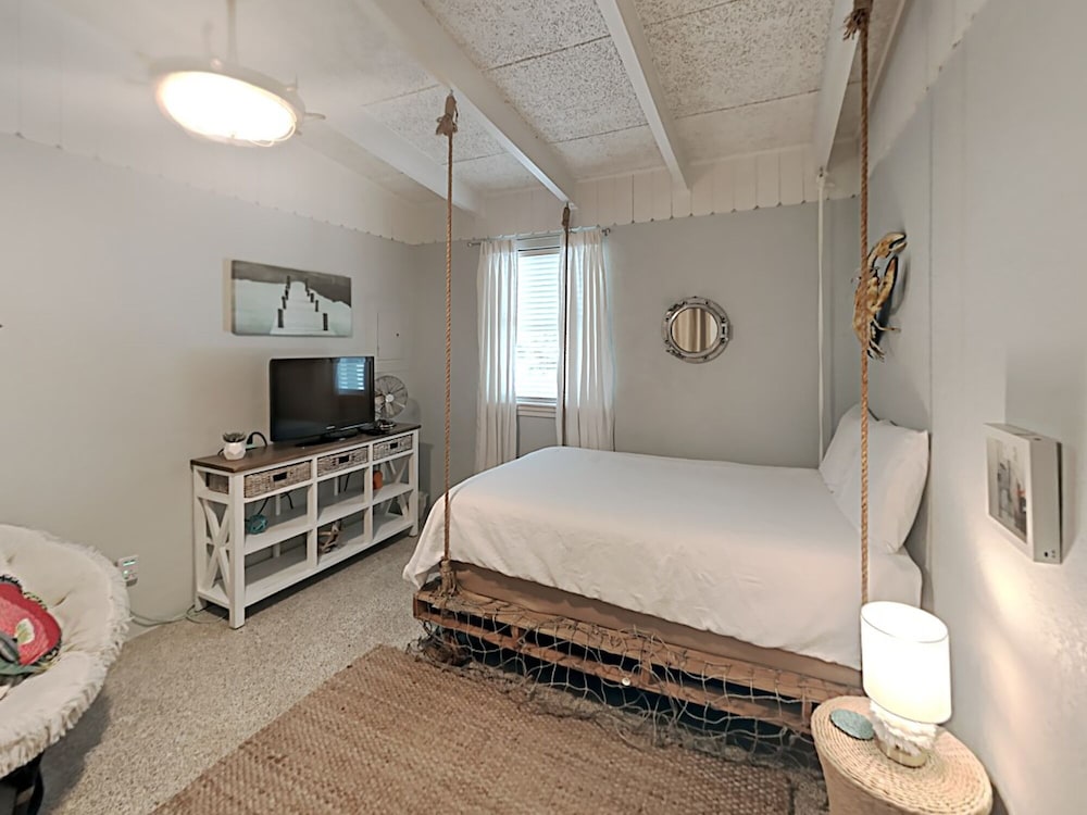 House, Multiple Beds, Balcony
