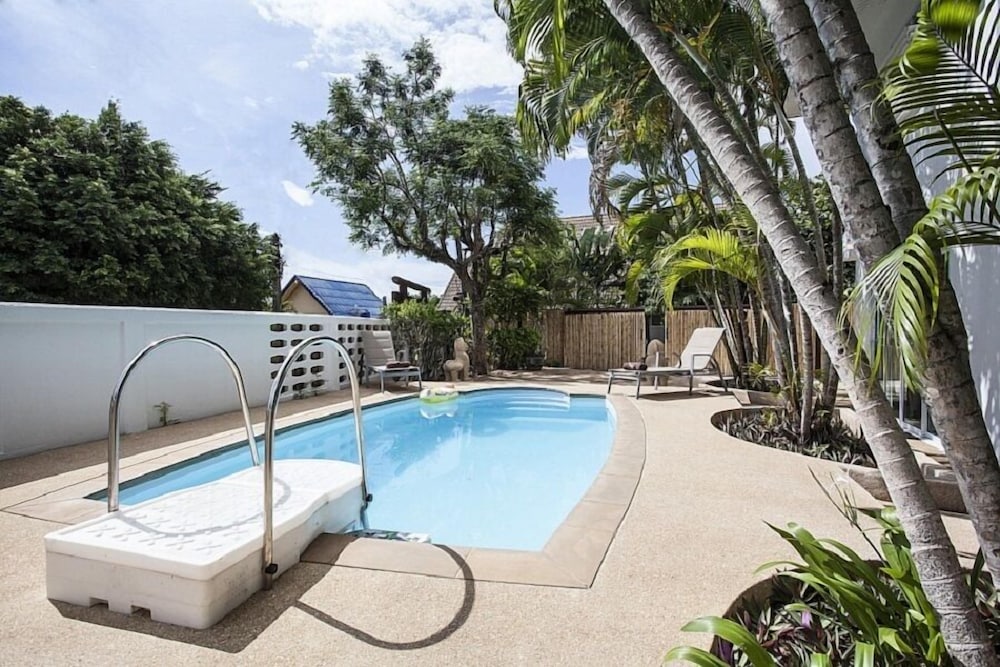 2-Bedroom Private Pool Villa photo 2