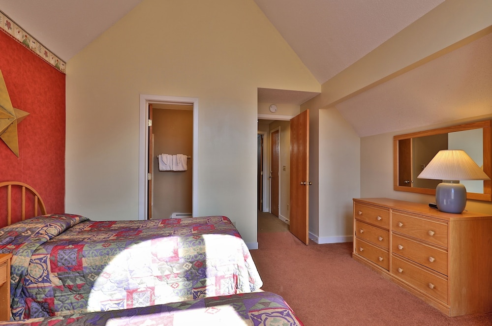 Condo, 2 Bedrooms photo 3