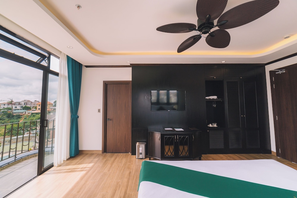 Premium Double Room - Photo 10