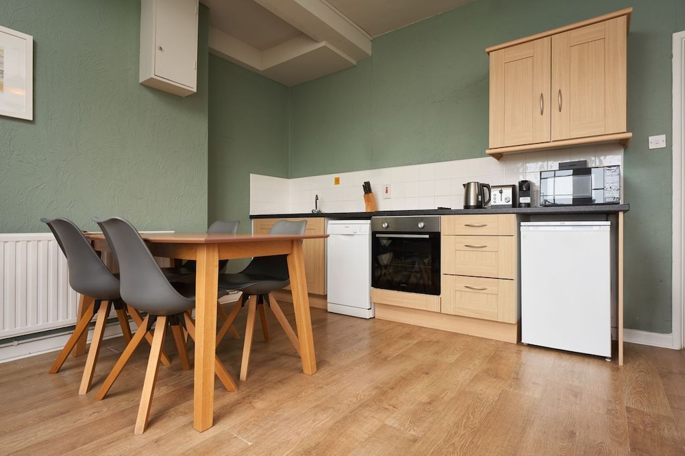 Apartment (Sleeps 4) photo 3