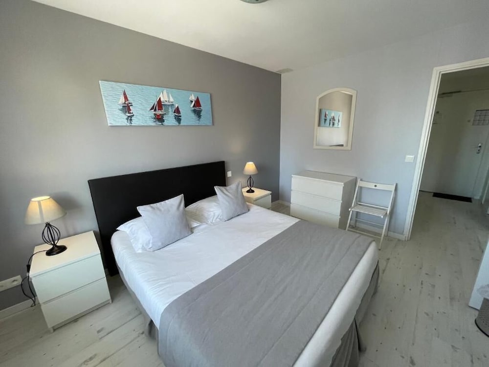 Quadruple Room, Partial Sea View photo 2