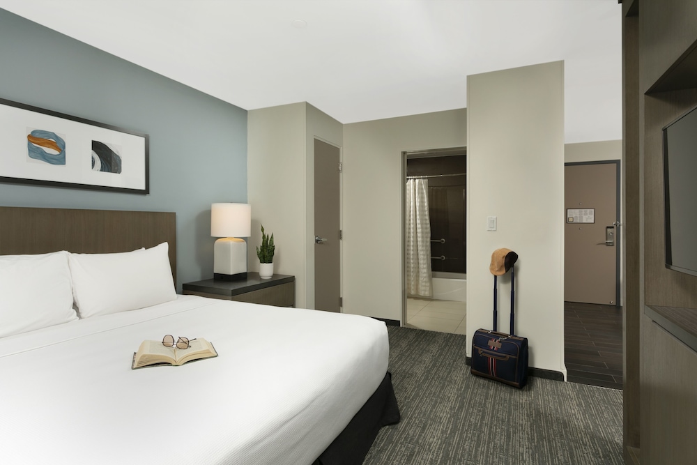 Studio Suite, 1 King Bed, Accessible, Bathtub