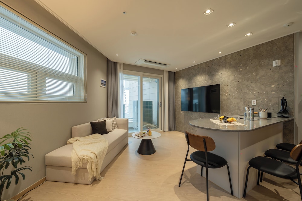 Family Two Room - Photo 15