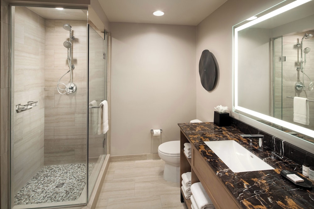 Executive Suite, 1 King Bed with Sofa bed, Mountain View - Photo 7