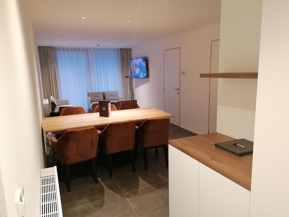 Family Suite, 4 Bedrooms, Garden View, Garden Area photo 3
