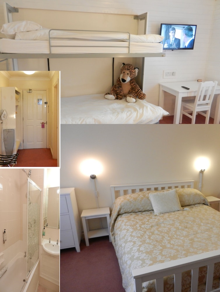 Family Room, Multiple Beds, Bathtub, Garden View
