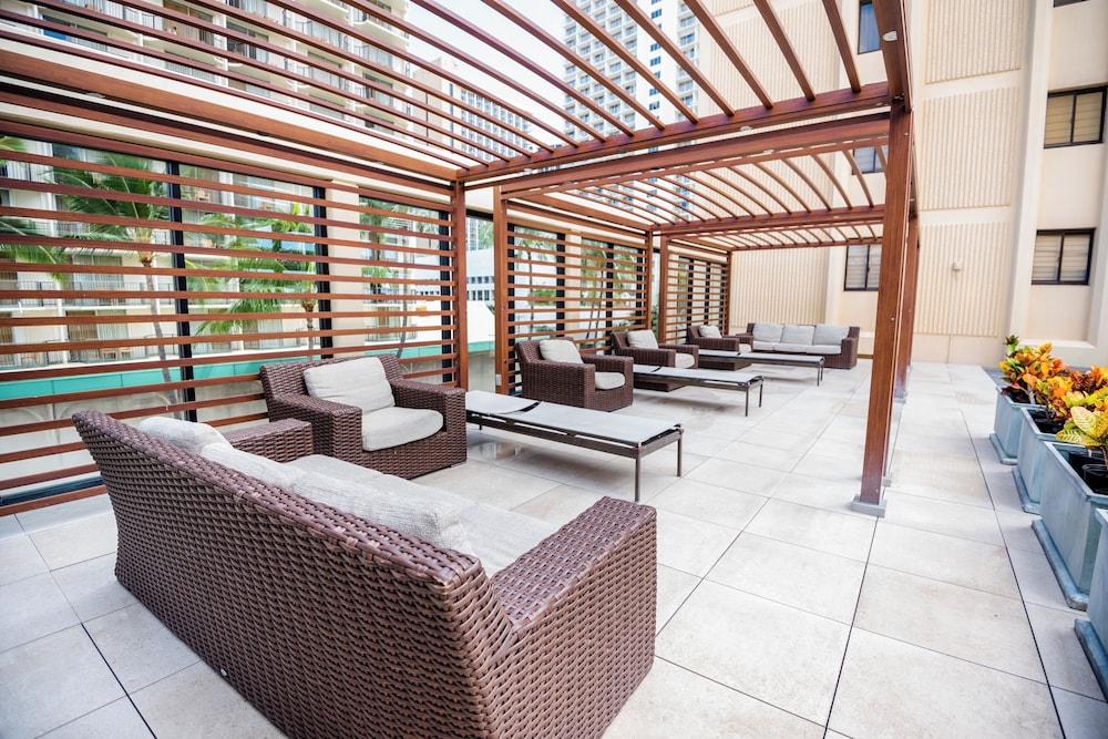 Aston Waikiki Beach Tower: Deluxe Condo, Lanai, Ocean View photo