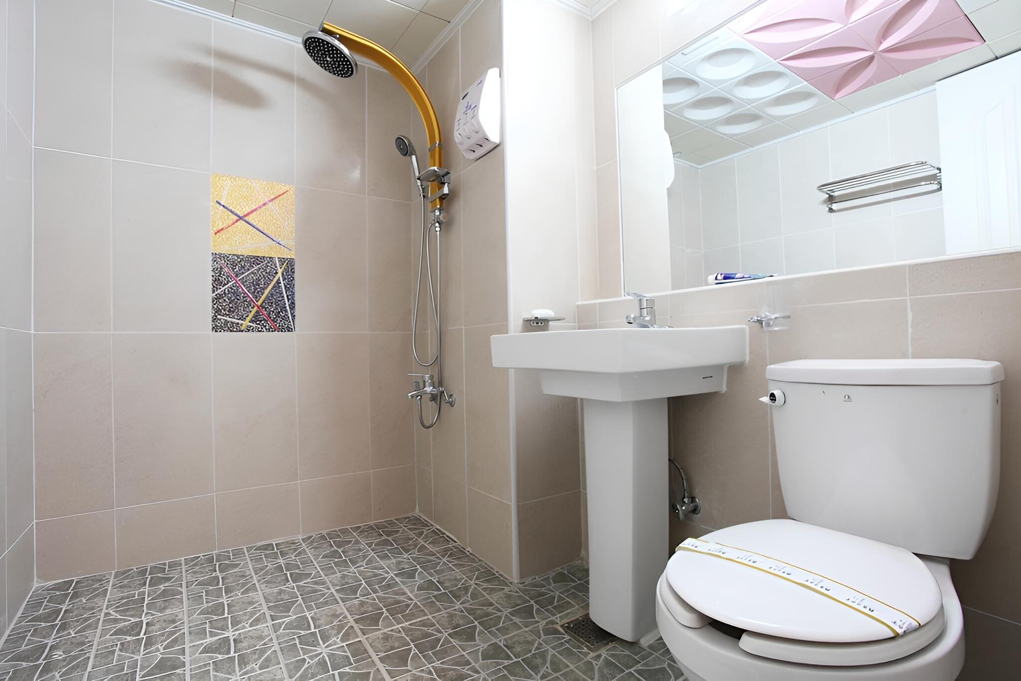 Room (Standard Room) - Photo 7