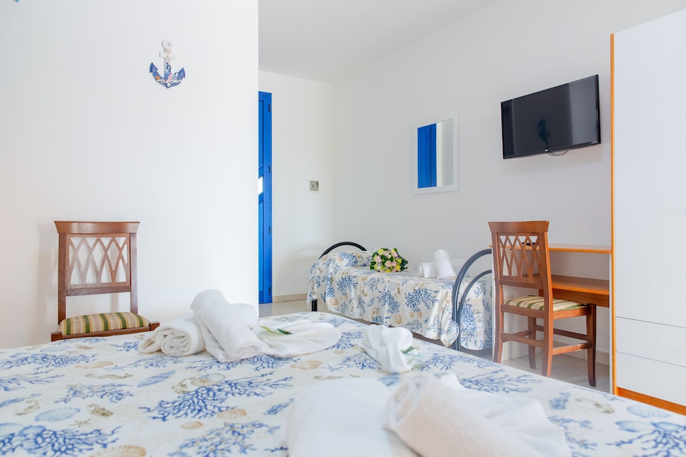 Panoramic Apartment, 1 Bedroom, Kitchen, Sea Facing photo 2