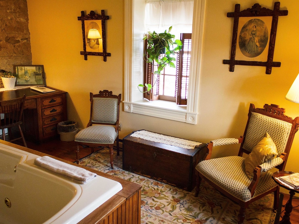 Deluxe Double Room, Private Bathroom (Room 5) photo 1