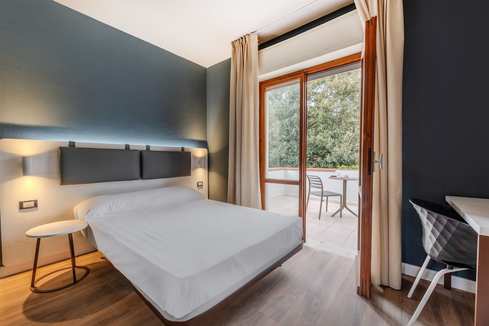Premium Single Room, 1 Large Twin Bed, Non Smoking, Pets Allowed