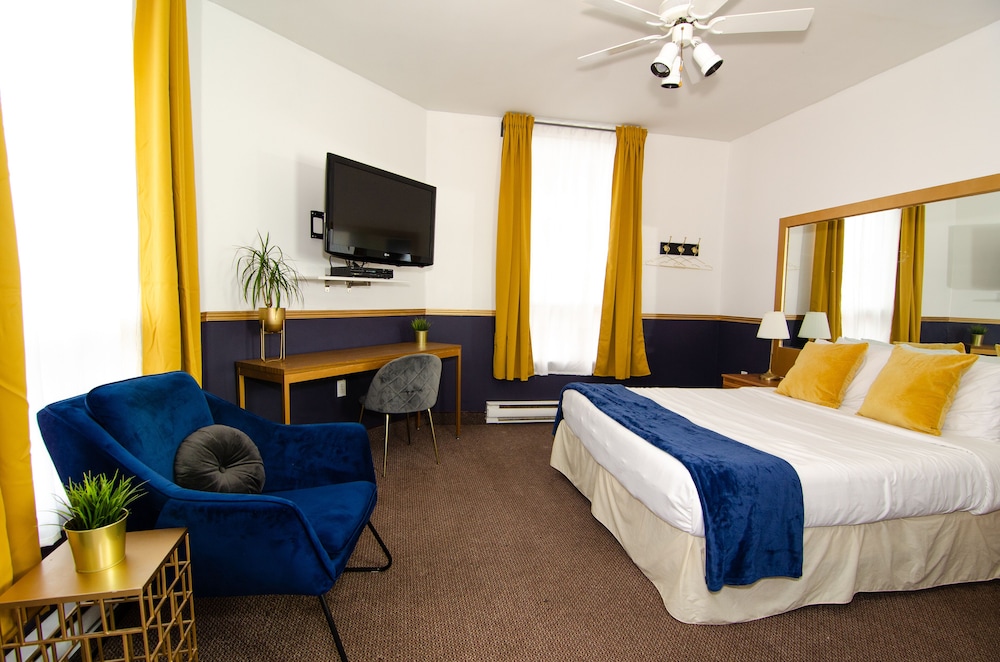 Deluxe Room, Jetted Tub