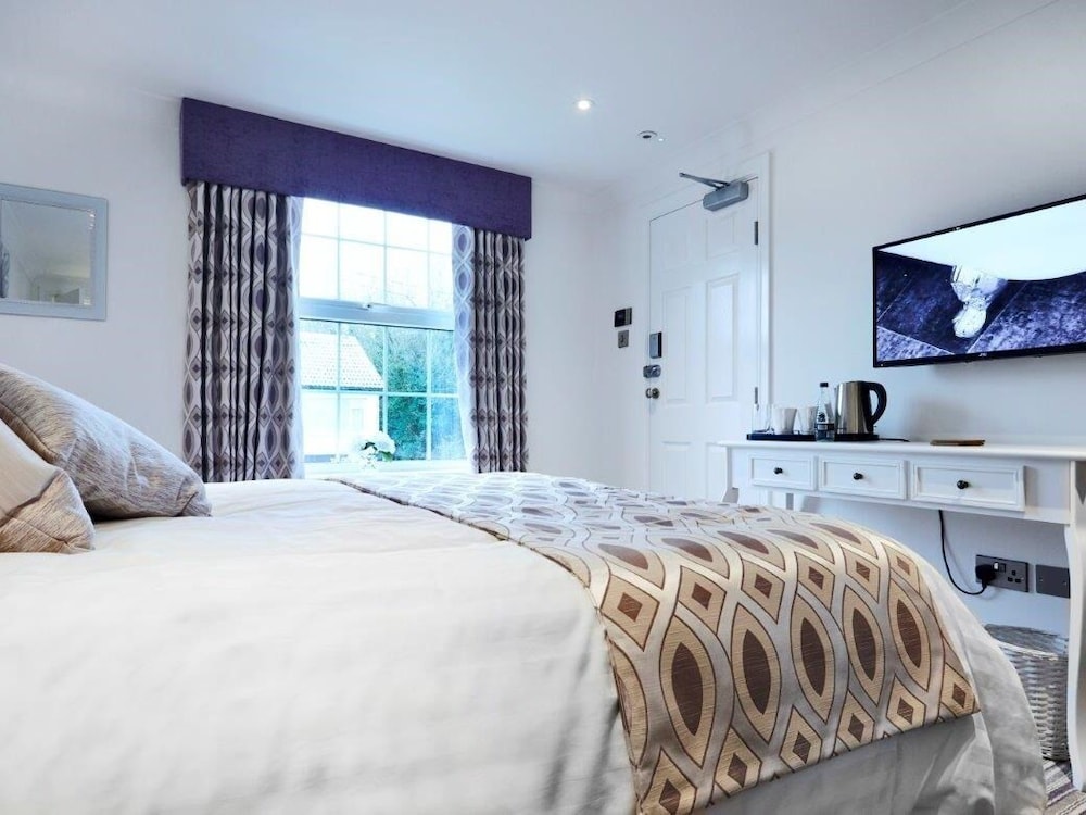 Premium Double or Twin Room, Ensuite photo 2