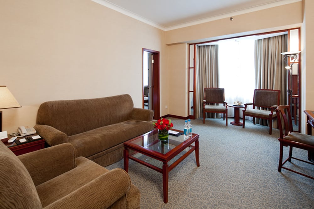 Executive Suite - Photo 3