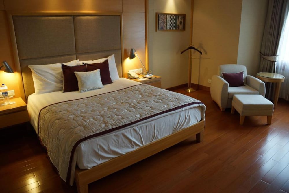 Executive Room - Photo 3