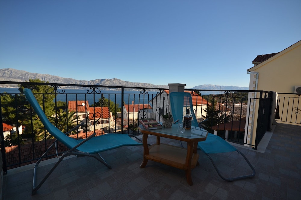 Apartment (Suzane - terrace and sea view - A-Ale)