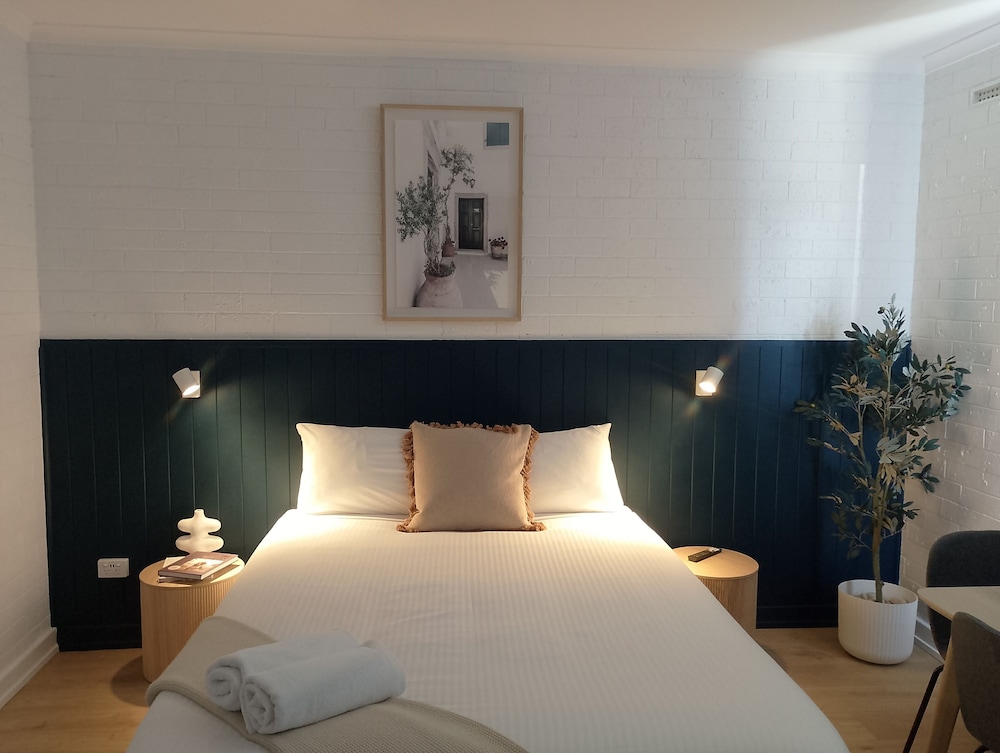 Deluxe Studio, Multiple Beds photo 2