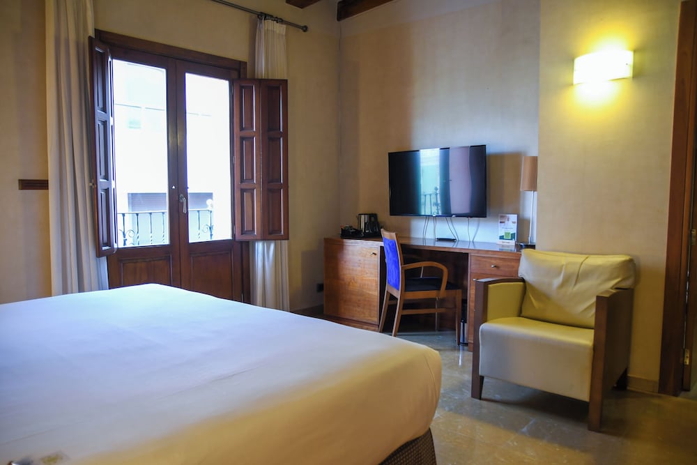 Deluxe Room - Photo 2