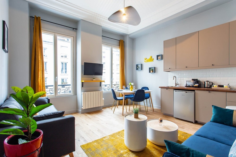 Apartment photo 2