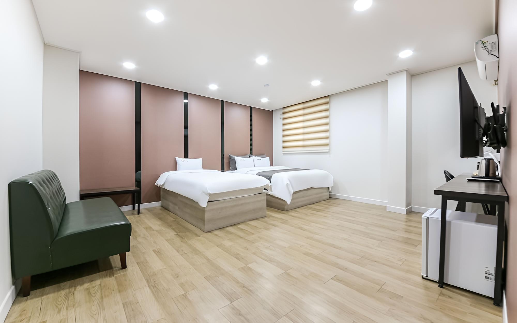 Room (Twin) - Photo 2