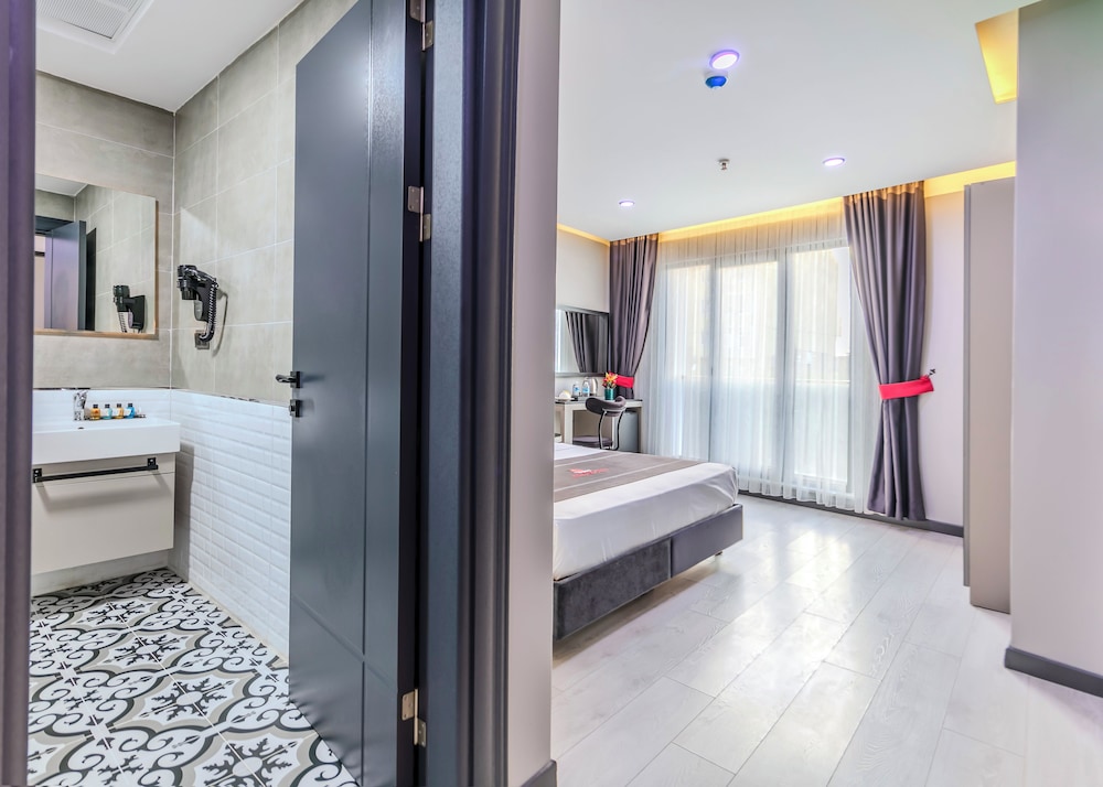 Deluxe Double or Twin Room - Photo 6