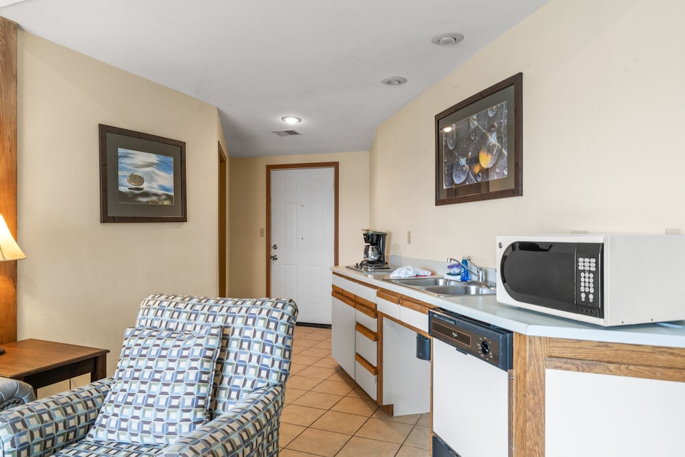 2 - BD Handicap Economy Suite Walk-in Level Unit 213H