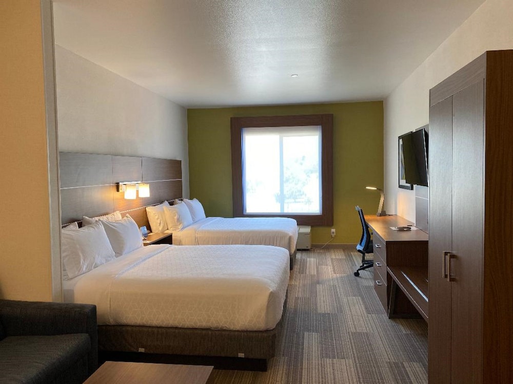 Suite, Multiple Beds - Photo 4