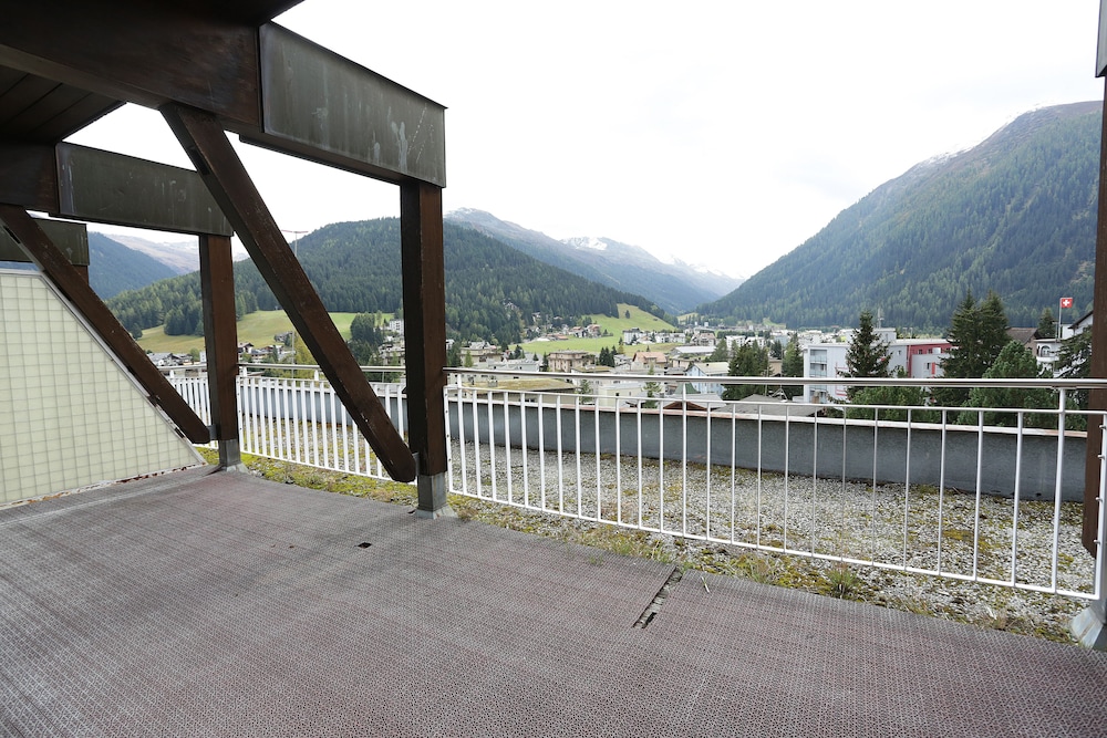 Standard Double or Twin Room, 2 Twin Beds, Balcony, Mountain View photo 2