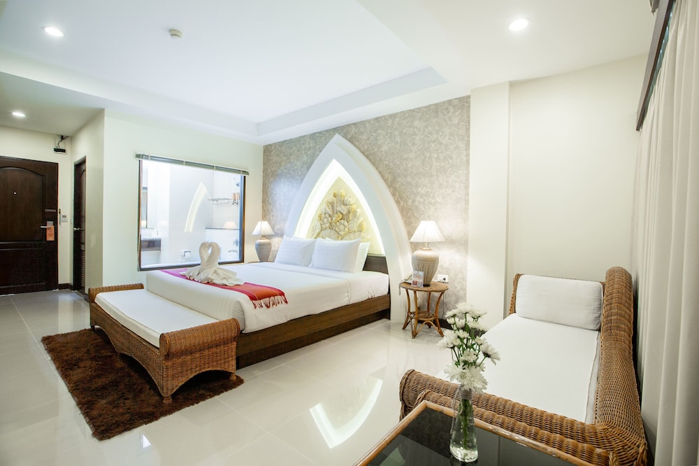 Deluxe Room - Photo 7