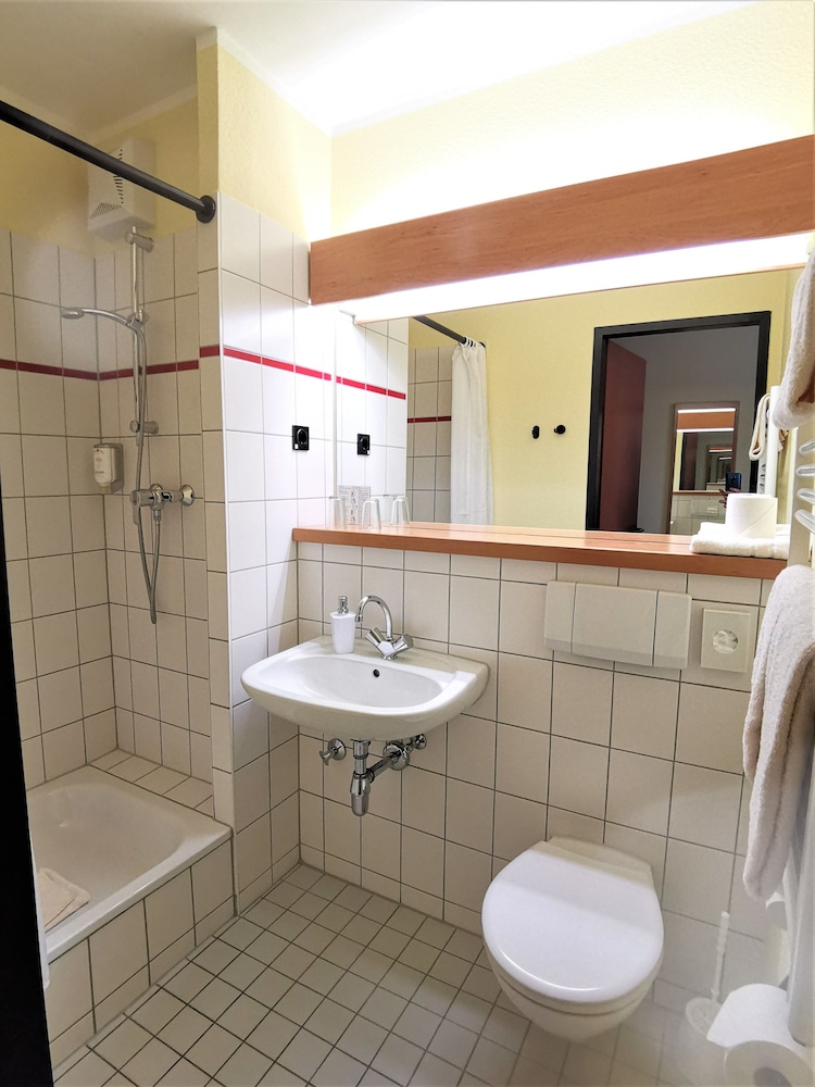 Double or Twin Room - Photo 13