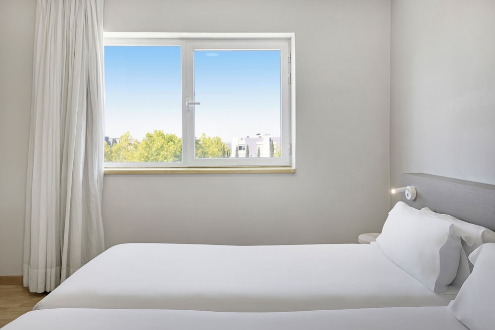 Twin Room - Photo 2