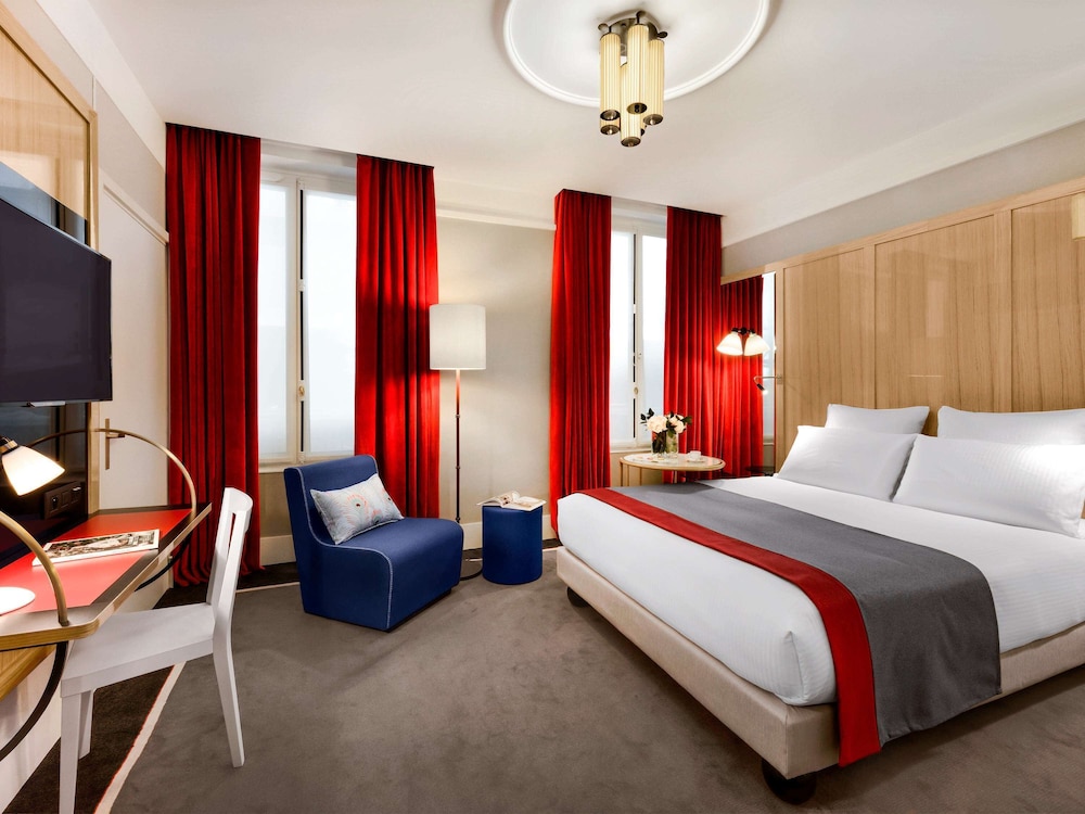 Superior Room, 1 Queen Bed thumbnail 5