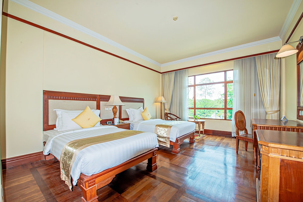 Deluxe Twin Room City View - Photo 6