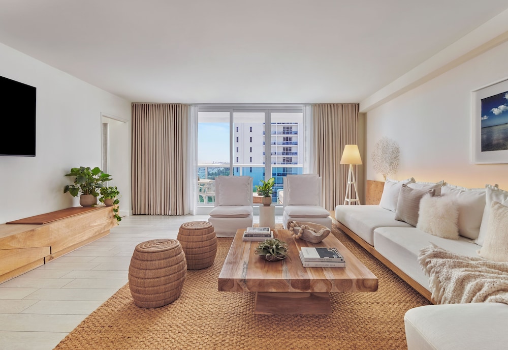 Suite, Multiple Beds, Balcony, Oceanfront - Photo 8