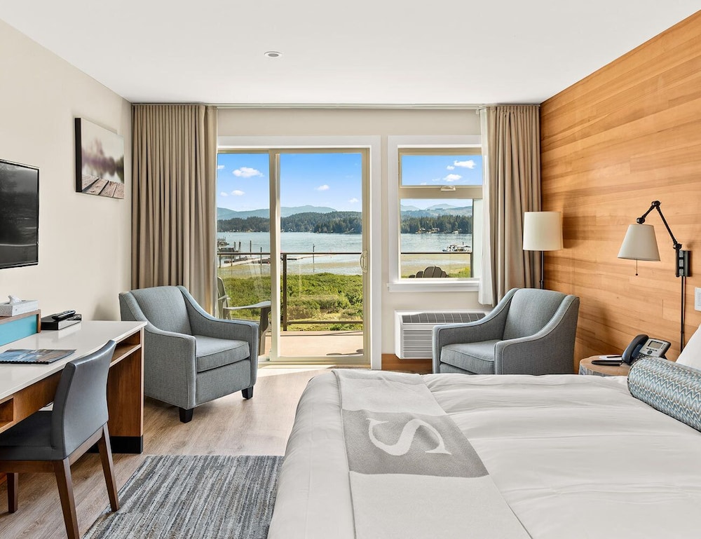 Panoramic Room, 1 King Bed, Lake View, No Pets