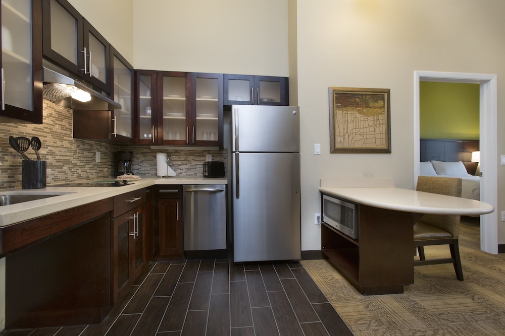 Suite, 1 King Bed, Accessible, Kitchen (Mobility, Roll-In Shower)