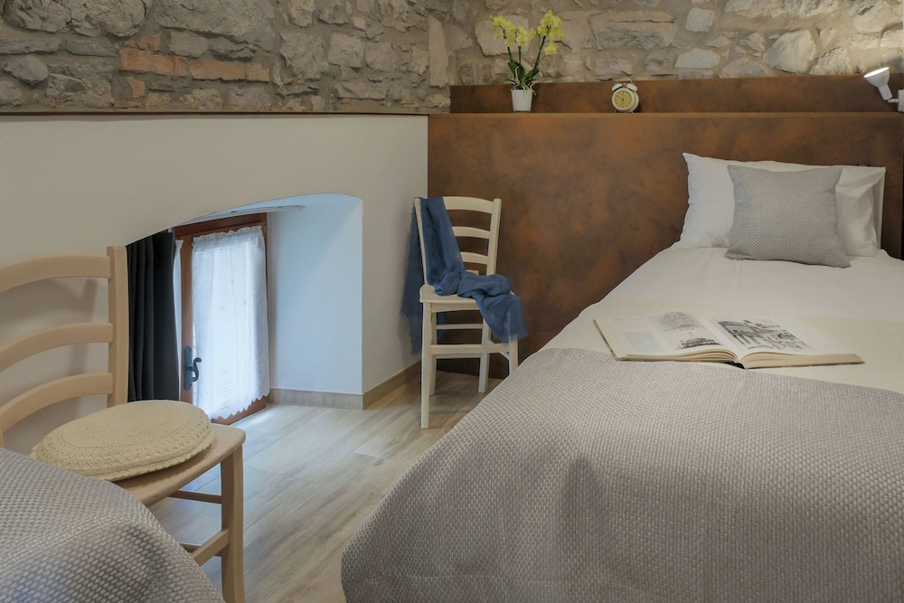 Family Apartment, Multiple Bedrooms, Mountainside (Štanjel Retreat Apartment Standart )