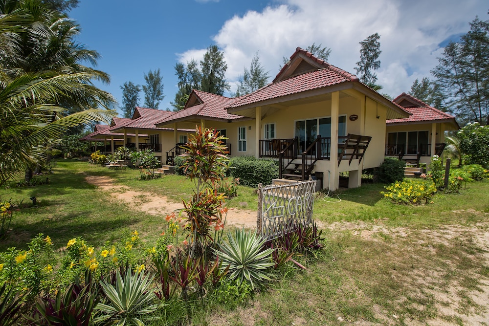 Beachfront Bungalow photo 2