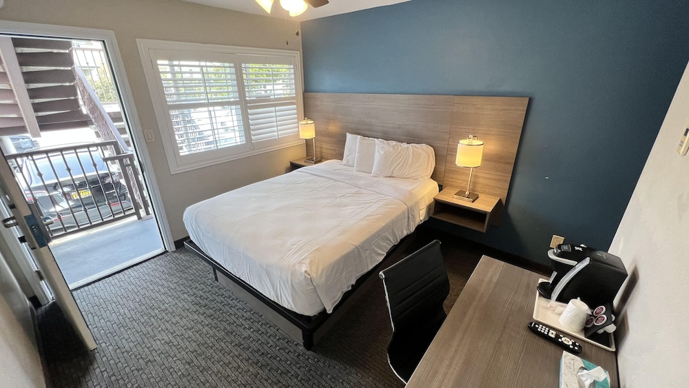 Standard Single Room, 1 Queen Bed photo 1
