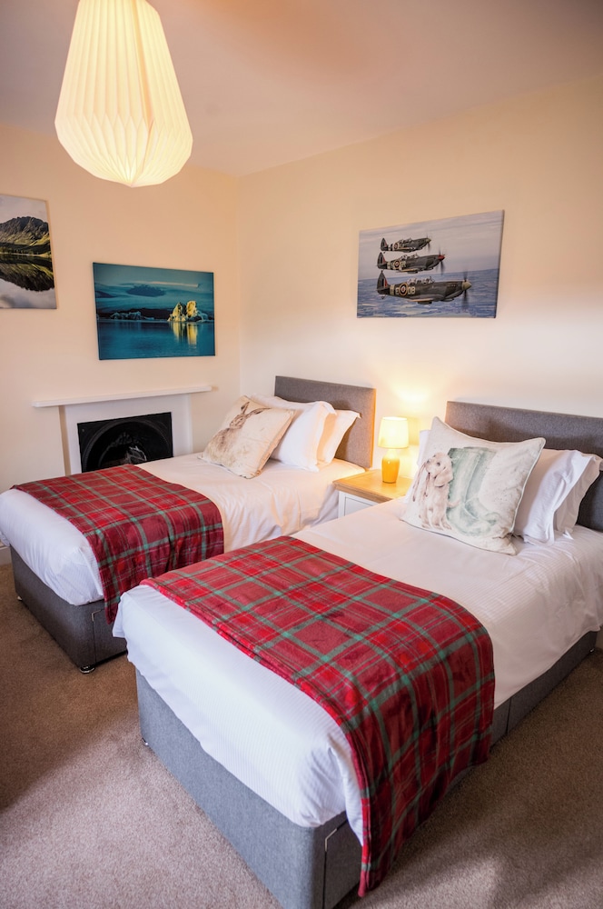 Classic Twin Room, Hill View photo 2