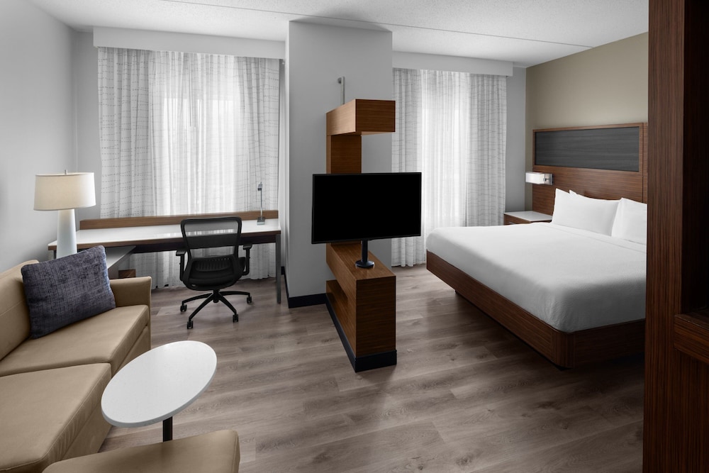 Studio, 1 King Bed with Sofa bed (Hearing Accessible) photo 1