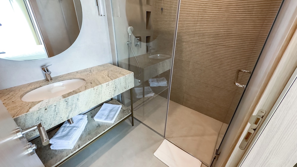 Standard Double or Twin Room - Photo 4