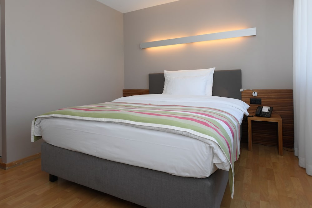 Classic Double Room, 1 Queen Bed, Non Smoking photo 2