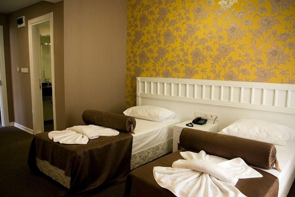 Deluxe Double or Twin Room, 1 Double or 2 Twin Beds photo 1