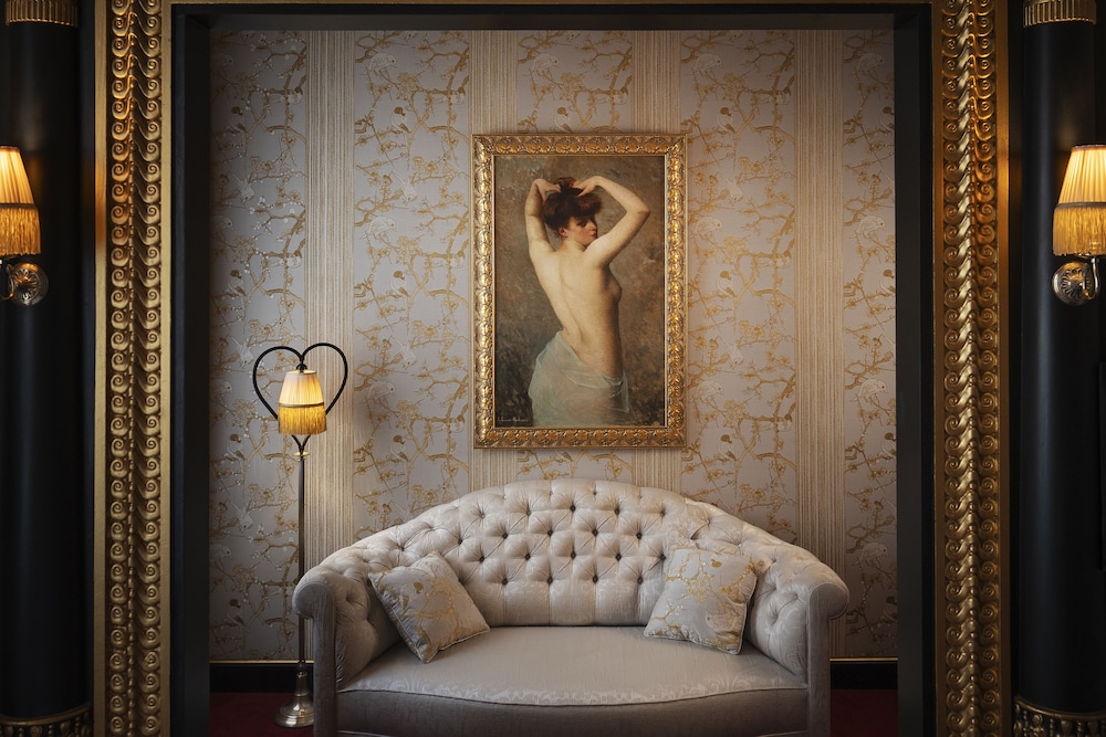 Suite, Connecting Rooms