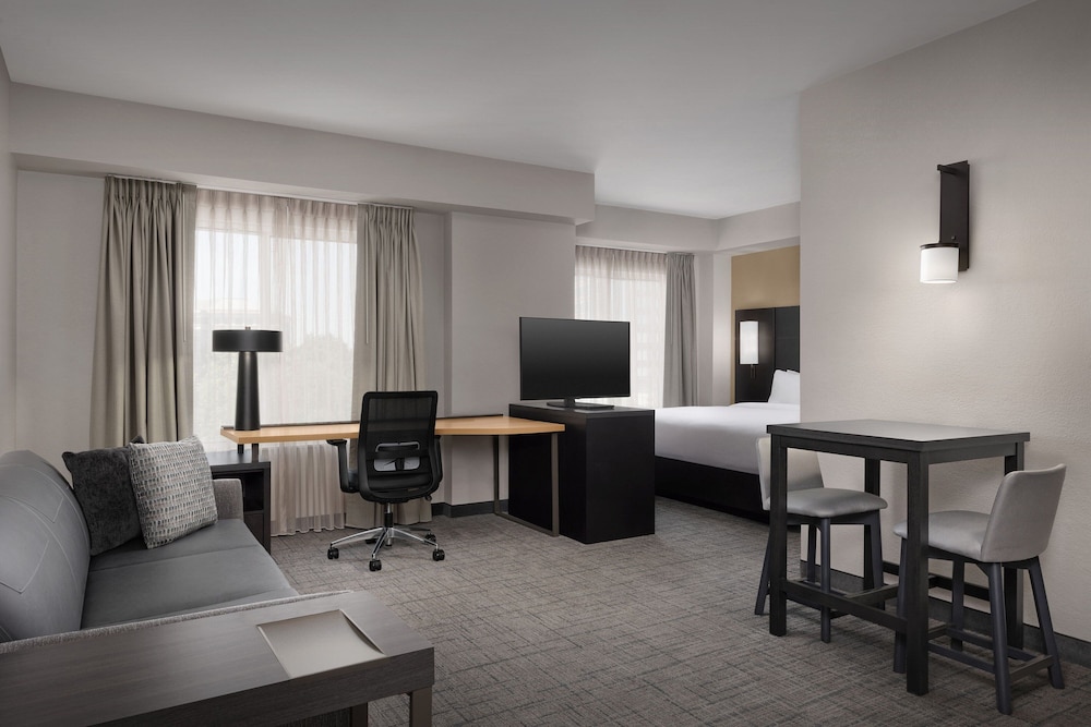Studio, 1 King Bed with Sofa bed (Hearing Accessible) - Photo 3