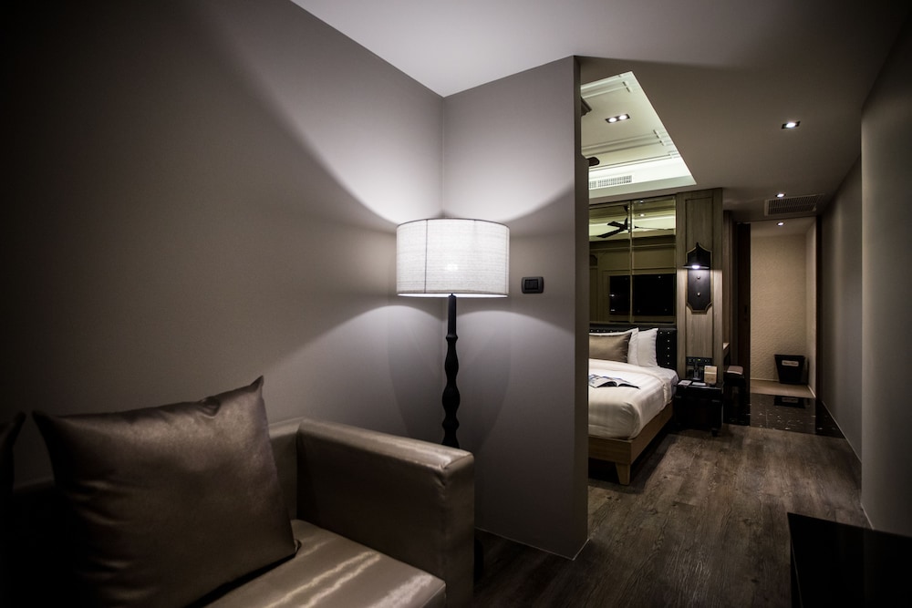 Two Bedroom Premier thumbnail 5